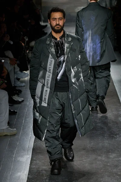 Look 19
